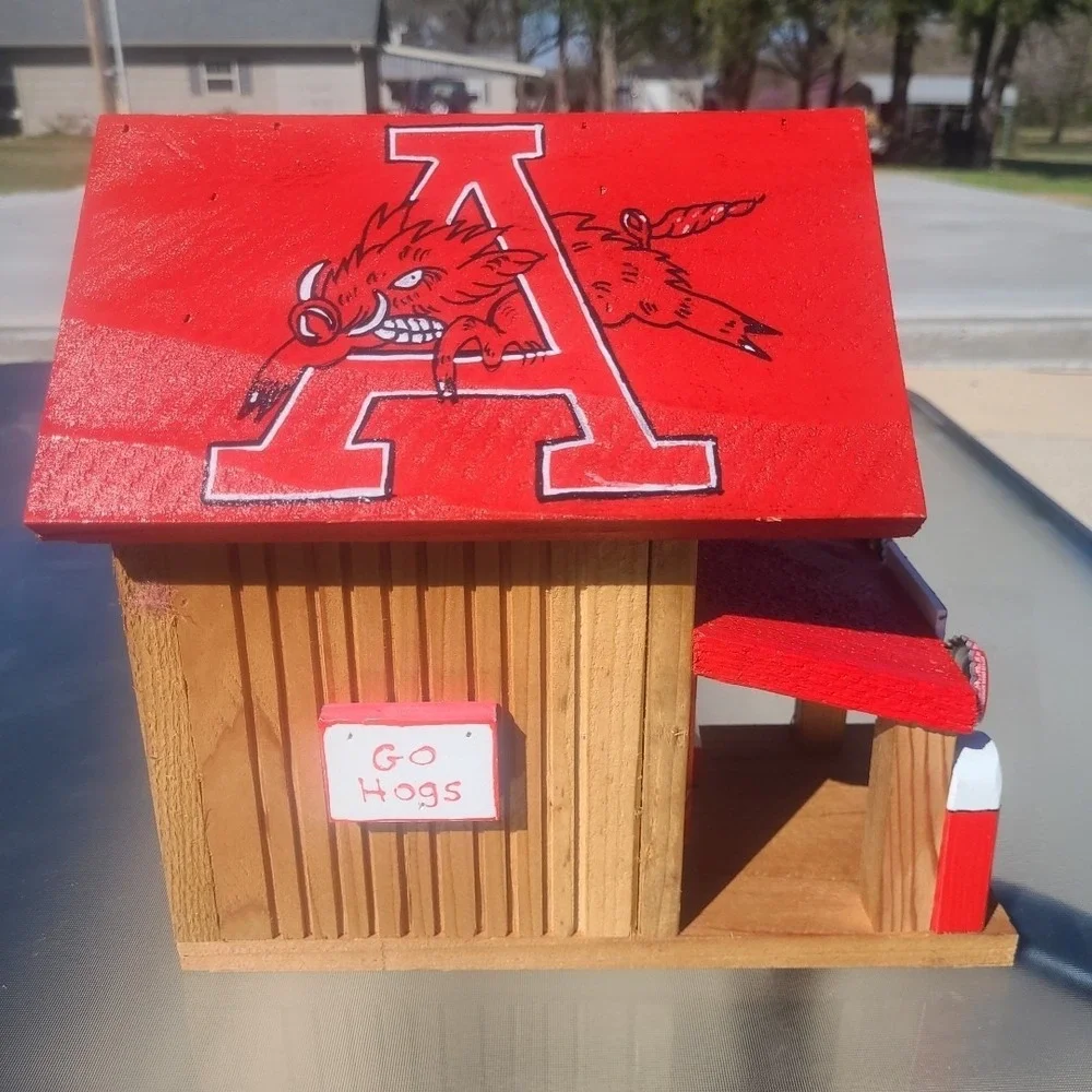 Arkansas Razorbacks Custom Made New Bird House Amazing Detail & Color 11' by 11'